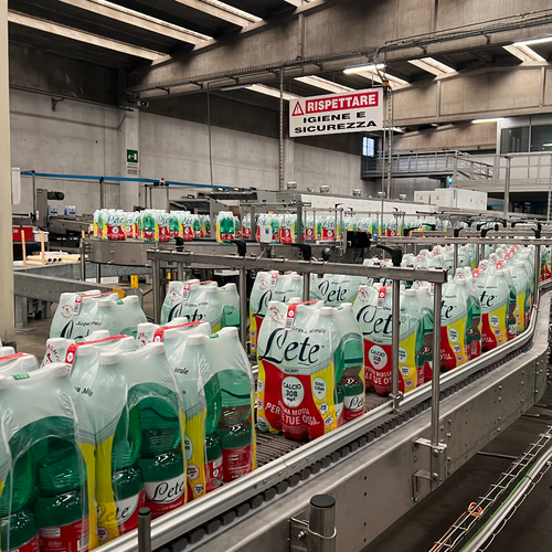 Roller conveyors and conveyor belts