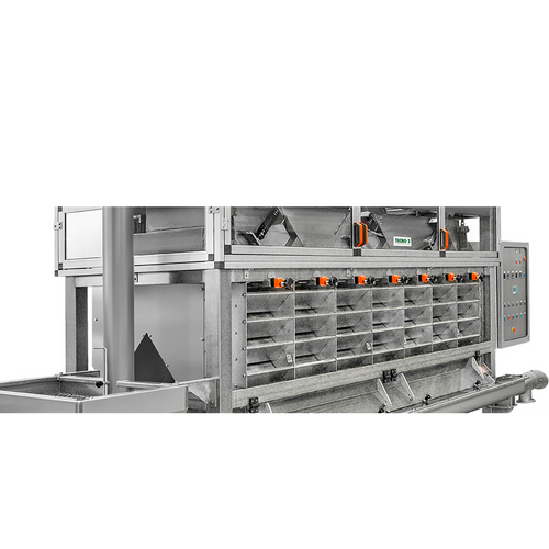 Cocoa winnowing