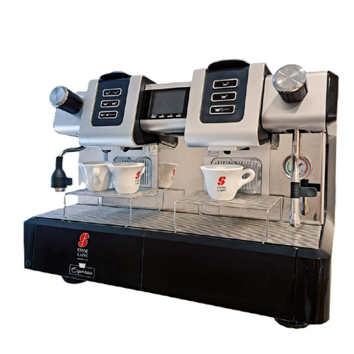 Coffee machine and capsule for easy serving