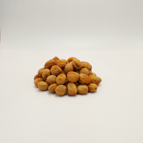 Dried apricot with pits