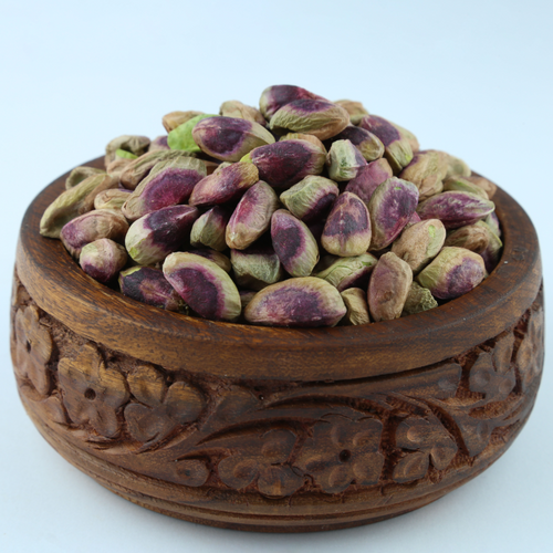 peeled and unpeeled pistachio kernels