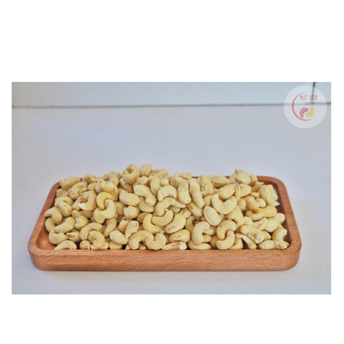 White Cashew Kernel W320