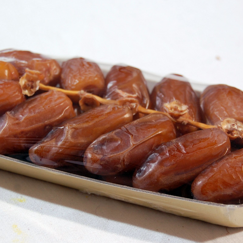 ORGANIC DEGLET NOUR DATES PITTED AND UNPITTED