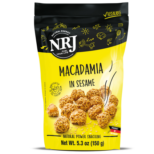 Macadamia kernels coated with sesame