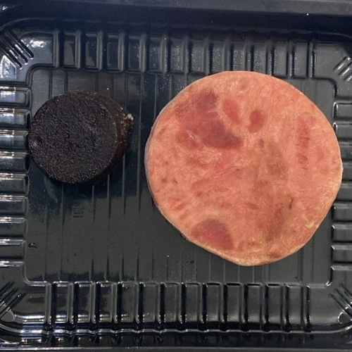 Tuna medallion with gourmet sauce