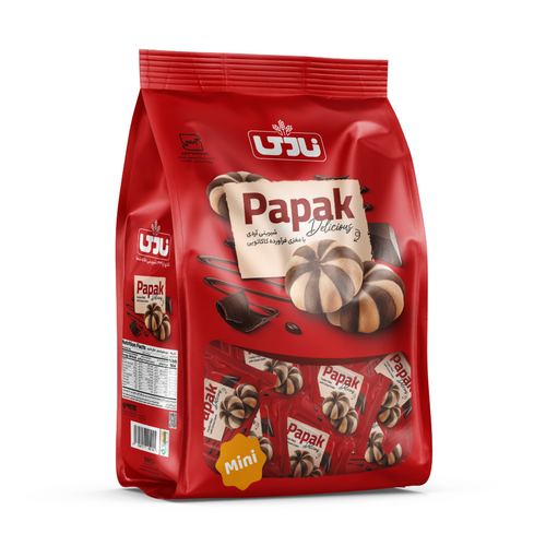 Crunchy cocoa center-filled cookies