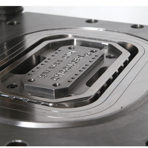 Smooth wall container mould