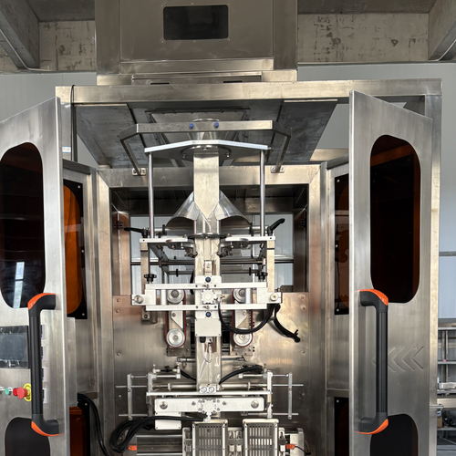 Vertical vacuum packaging machine