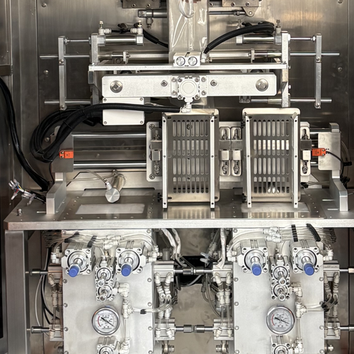 Vertical vacuum packaging machine