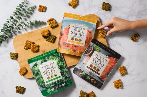 THIS IS SALAD GRANOLA